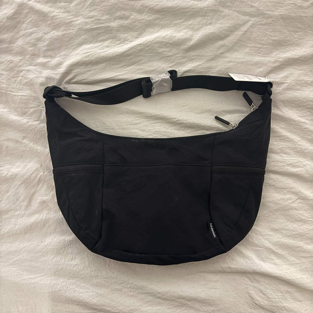 Lululemon Slouchy Sling 6L - Picture 3 of 5
